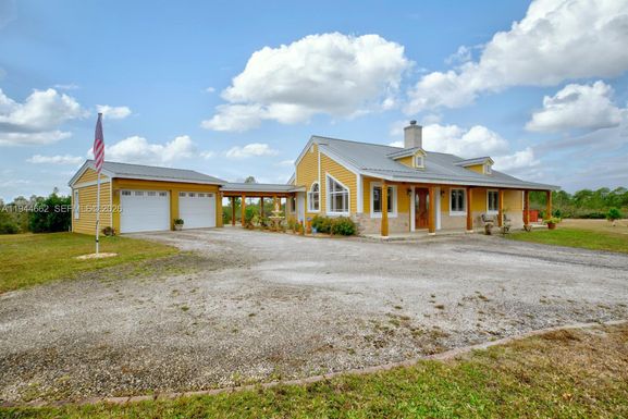 194 LEISURE LN, Other City - In The State Of Florida FL 33960