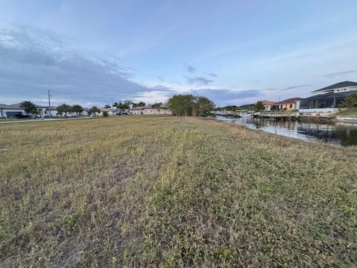 1213 NW 39th Ave, Cape Coral FL 33993