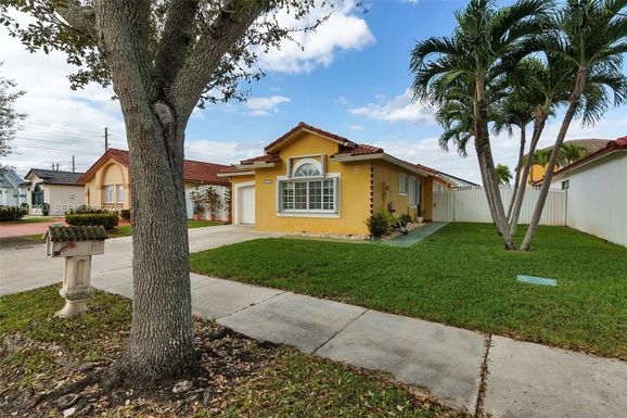 7475 NW 167th Ter, Hialeah FL 33015