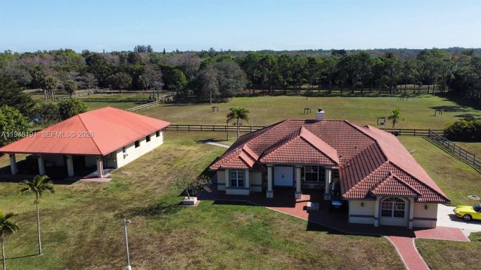 2564 Deer Run Trl, Loxahatchee FL 33470