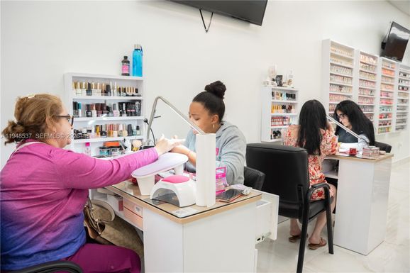 2452 W 60st, Hialeah FL 33016