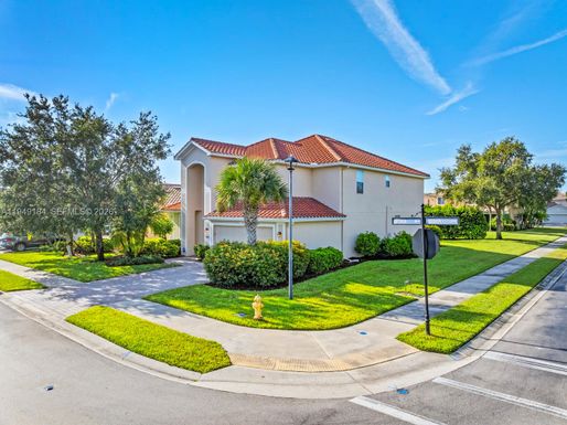 2330 HEYDON CIR E, Naples FL 34120
