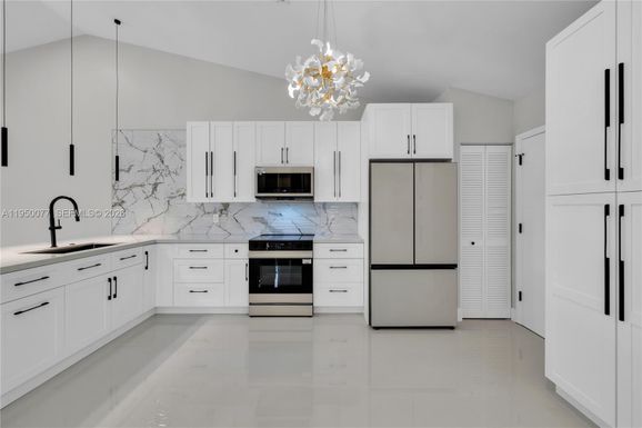 7889 Lake Sands Dr, Delray Beach FL 33446