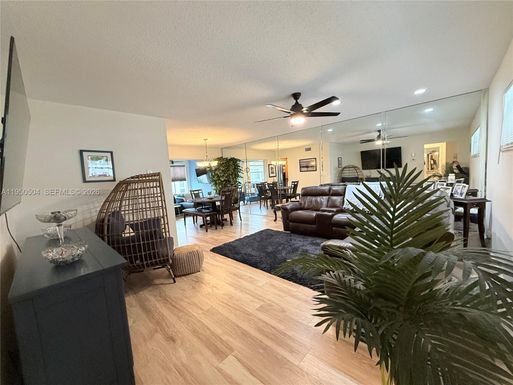 18 Colonial Club Dr # 202, Boynton Beach FL 33435