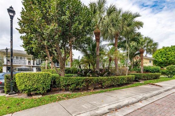 1000 Palm Trl # 6, Delray Beach FL 33483
