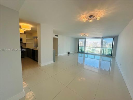 100 Bayview Dr # 1528, Sunny Isles Beach FL 33160