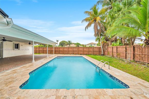 15930 SW 90th Ave, Palmetto Bay FL 33157