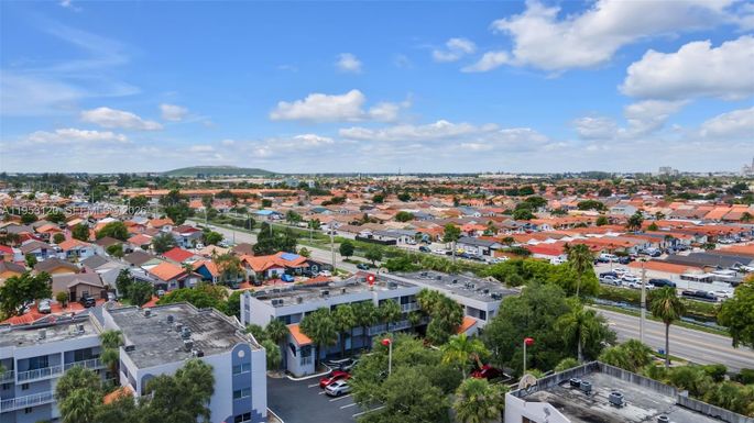2780 W 76th St # 203, Hialeah FL 33016