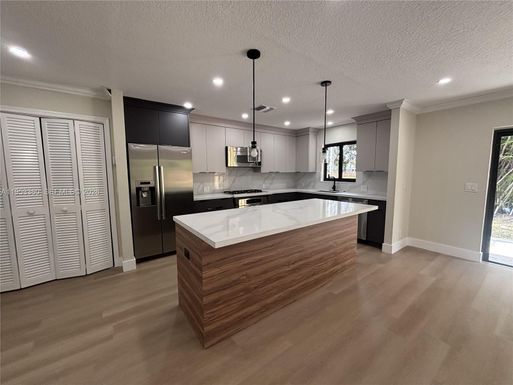 2660 Starwood Cir, West Palm Beach FL 33406