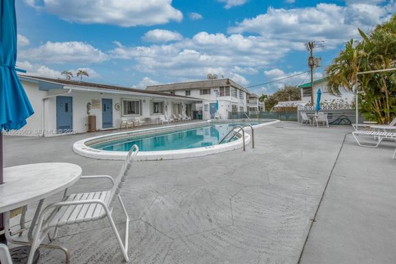 2440 Lake Osborne Dr # 210, Lake Worth FL 33461