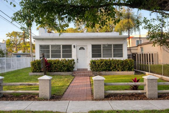 2217 SW 11th St, Miami FL 33135