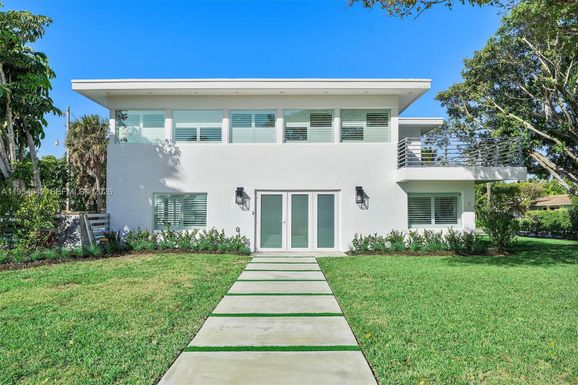 1903 Bay Dr, Pompano Beach FL 33062