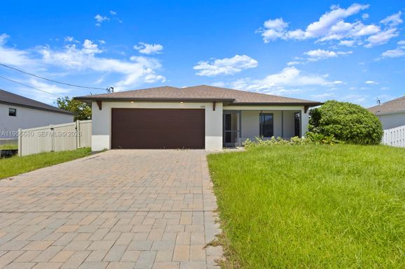 2705 NW 5th Ter, Cape Coral FL 33993