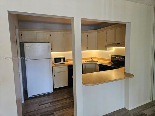 441 Pine Glen Ln # 2, Green Acres FL 33463