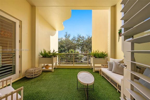 211 Zoe Way, Miami Beach FL 33141