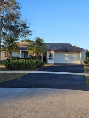 10301 Greenbriar Ct, Boca Raton FL 33498