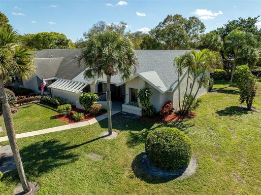 10988 Lake Front Pl, Boca Raton FL 33498