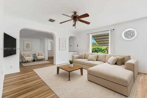 6073 NW 27th St, Margate FL 33063