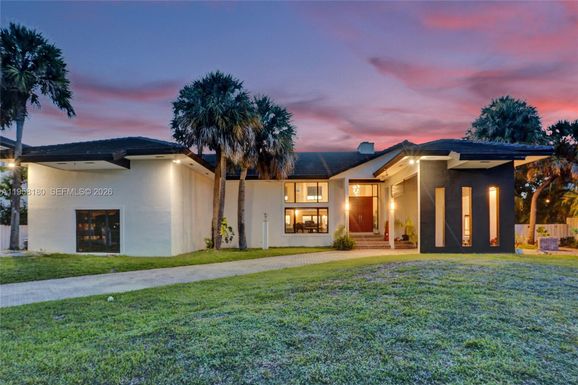 13724 SW 92nd Ct, Miami FL 33176