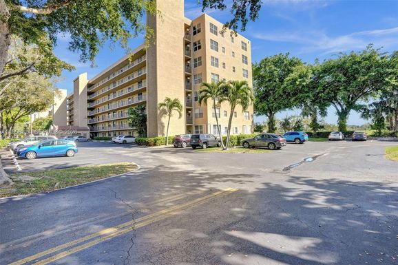 4570 NW 18th Avenue # 202, Deerfield Beach FL 33064