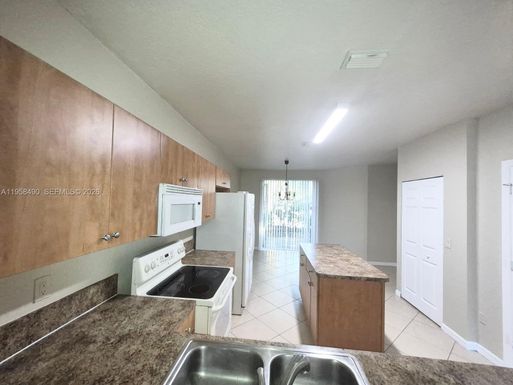 1909 Hibiscus Ln # 1909, Riviera Beach FL 33404