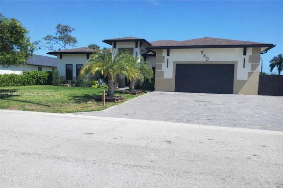 960 Rutherford Ln, Haverhill FL 33415