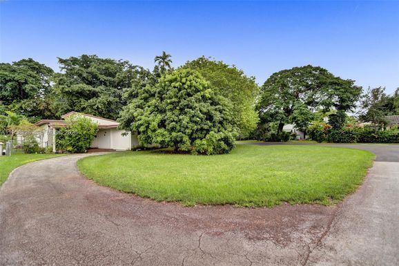 3255 SW 60th Ave, Miami FL 33155