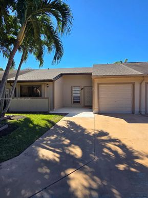 5 Rogart Cir, Boynton Beach FL 33426