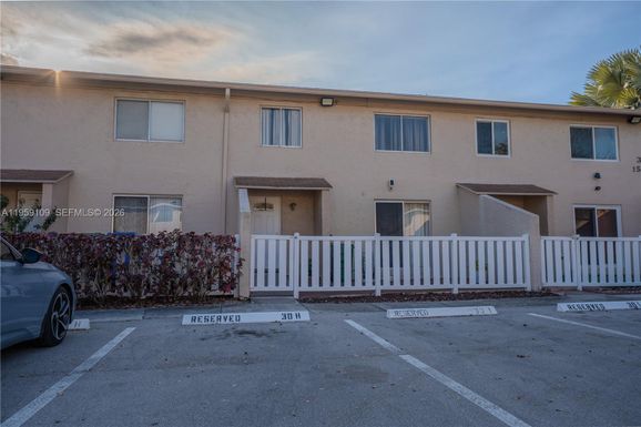 1527 NW 80th Ave # I, Margate FL 33063