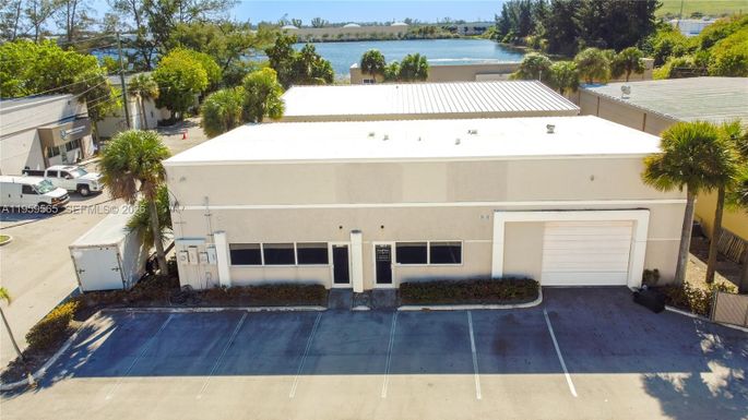 3434 SW 15th St, Deerfield Beach FL 33442