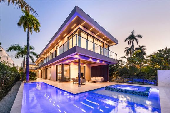 723 NE 77th St, Miami FL 33138