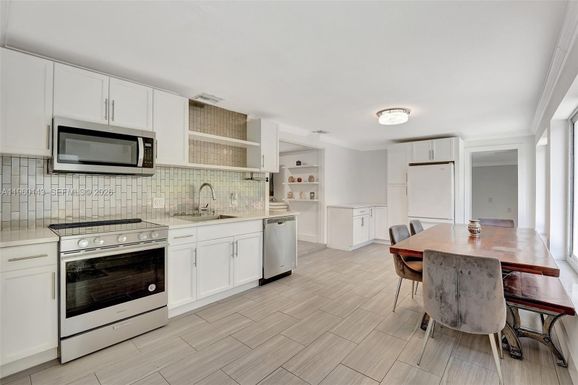 701 NE 8th St, Pompano Beach FL 33060