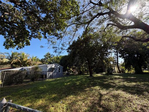 1060 NW 44th St, Miami FL 33127