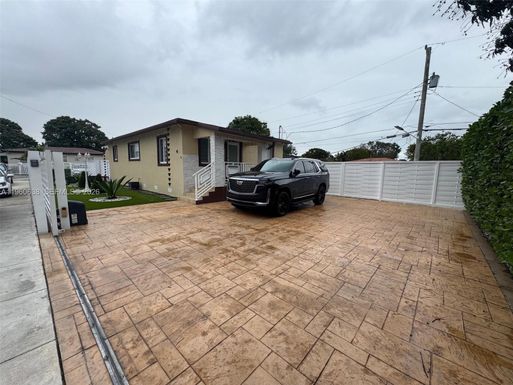 41 E 54th St # 41, Hialeah FL 33013