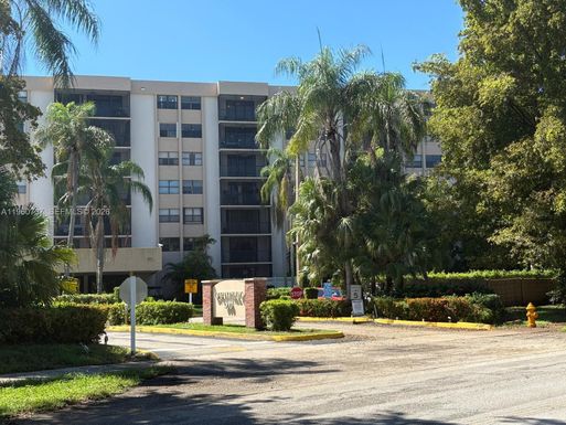 900 NE 195th St # 702, Miami FL 33179