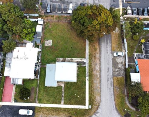 691 E 48th St, Hialeah FL 33013