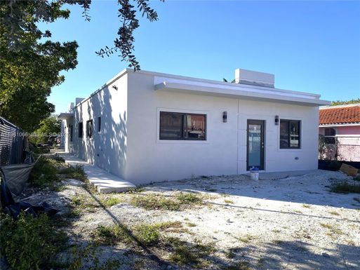 2474 W 4th Ct, Hialeah FL 33010