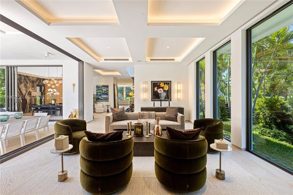 2499 N Meridian Ave, Miami Beach FL 33140