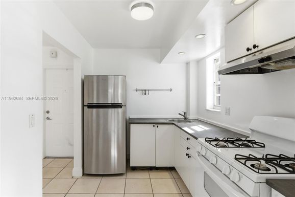 6705 N Kendall Dr # 306, Pinecrest FL 33156