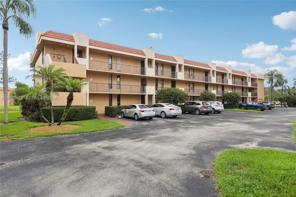 5732 Coral Lake Dr # 308, Margate FL 33063