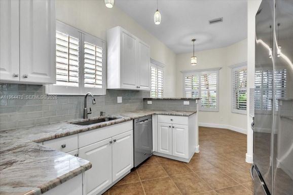 837 Vistana Circle, Naples FL 34119