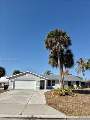 2068 SE Triumph Rd, Port St. Lucie FL 34952