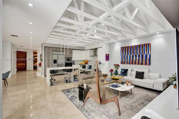 1662 Diplomat Dr, Miami FL 33179