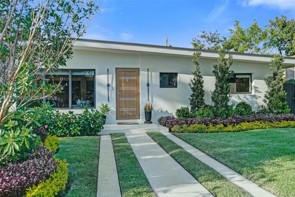 1941 NE 186th Dr, North Miami Beach FL 33179