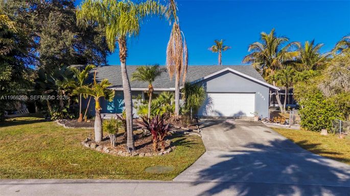 6581 Riparian Rd, Lake Worth FL 33462