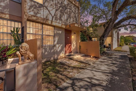 6149 SW 69th St # 12, South Miami FL 33143