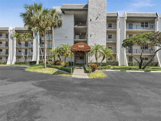 9340 Lagoon Pl # 303, Davie FL 33324