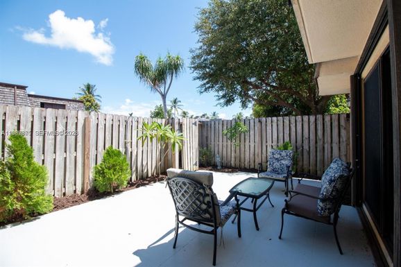 351 Lake Arbor Dr, Palm Springs FL 33461