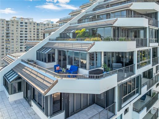 520 Brickell Key Dr # A1506, Miami FL 33131