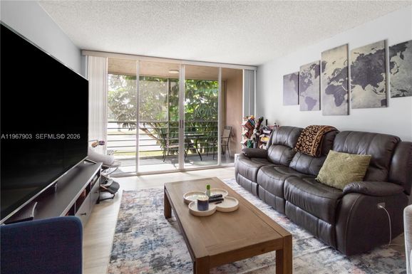 9440 Tangerine Pl # 202, Davie FL 33324